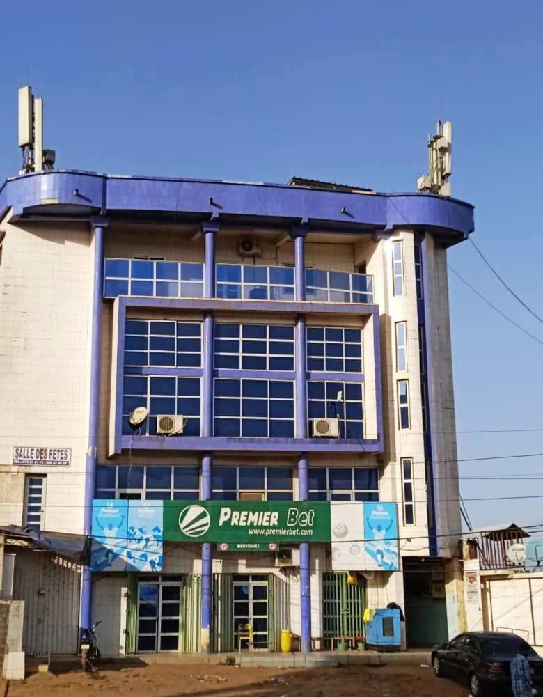 Appart meublé le Dakota Yaoundé Esterno foto