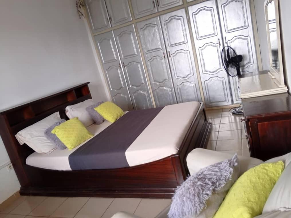 Appart meublé le Dakota Yaoundé Esterno foto