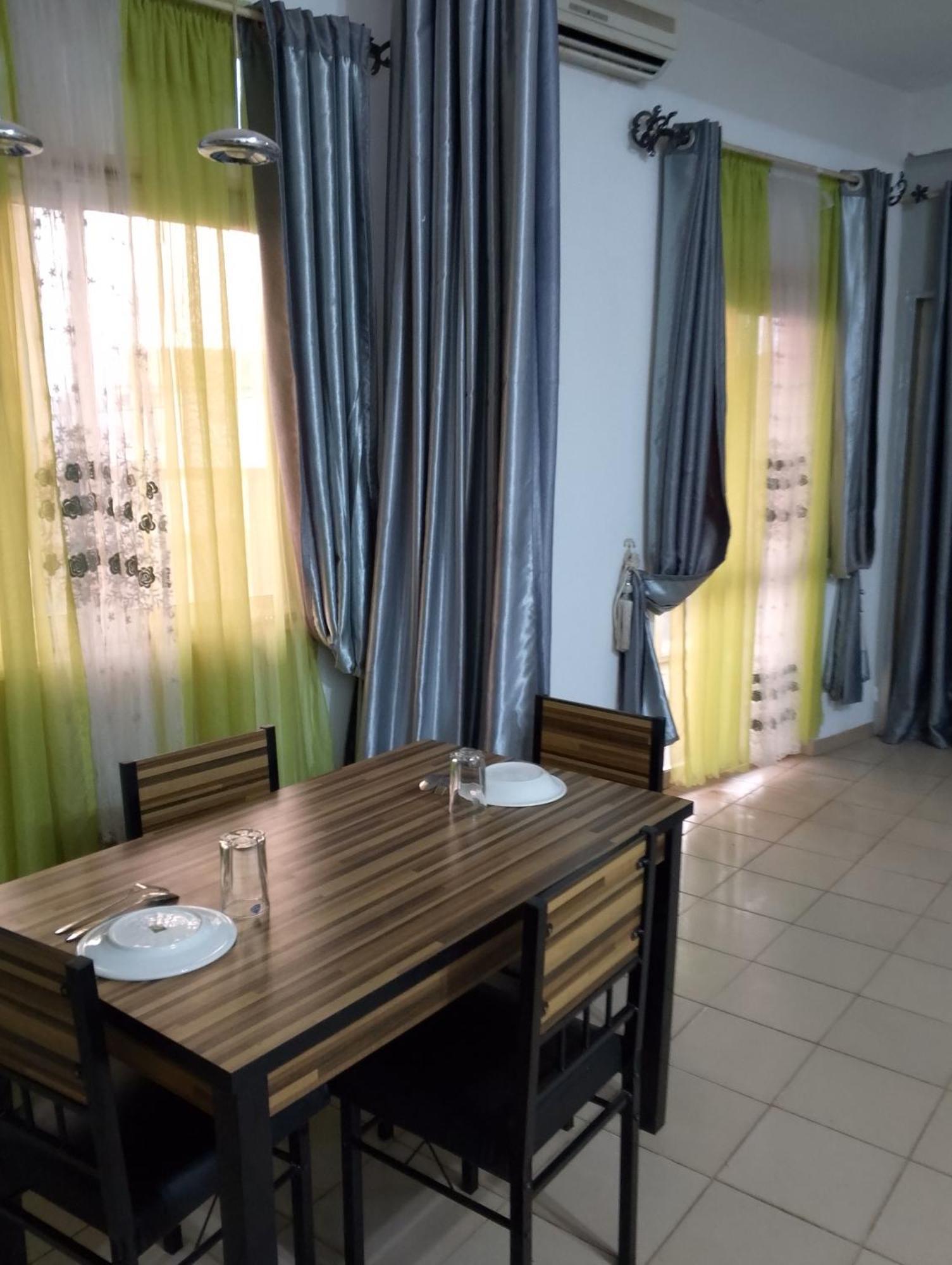 Appart meublé le Dakota Yaoundé Esterno foto